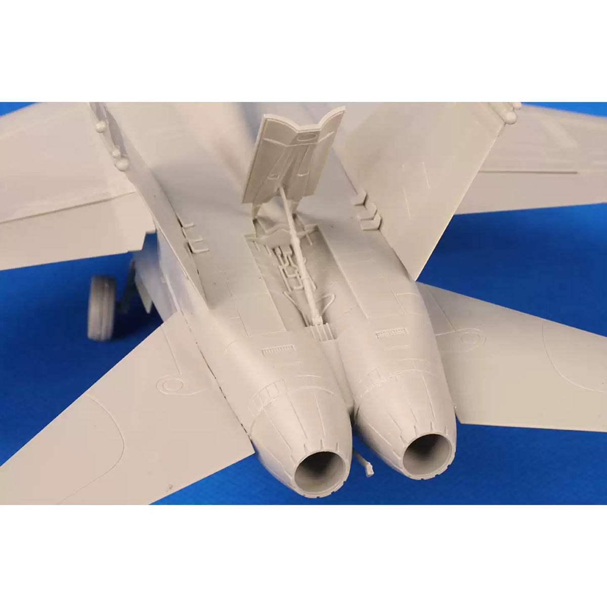 HOBBYBOSS 85810 1/48 F/A-18C “HORNET” VFC-12 Fighter Aircraft Model Kit