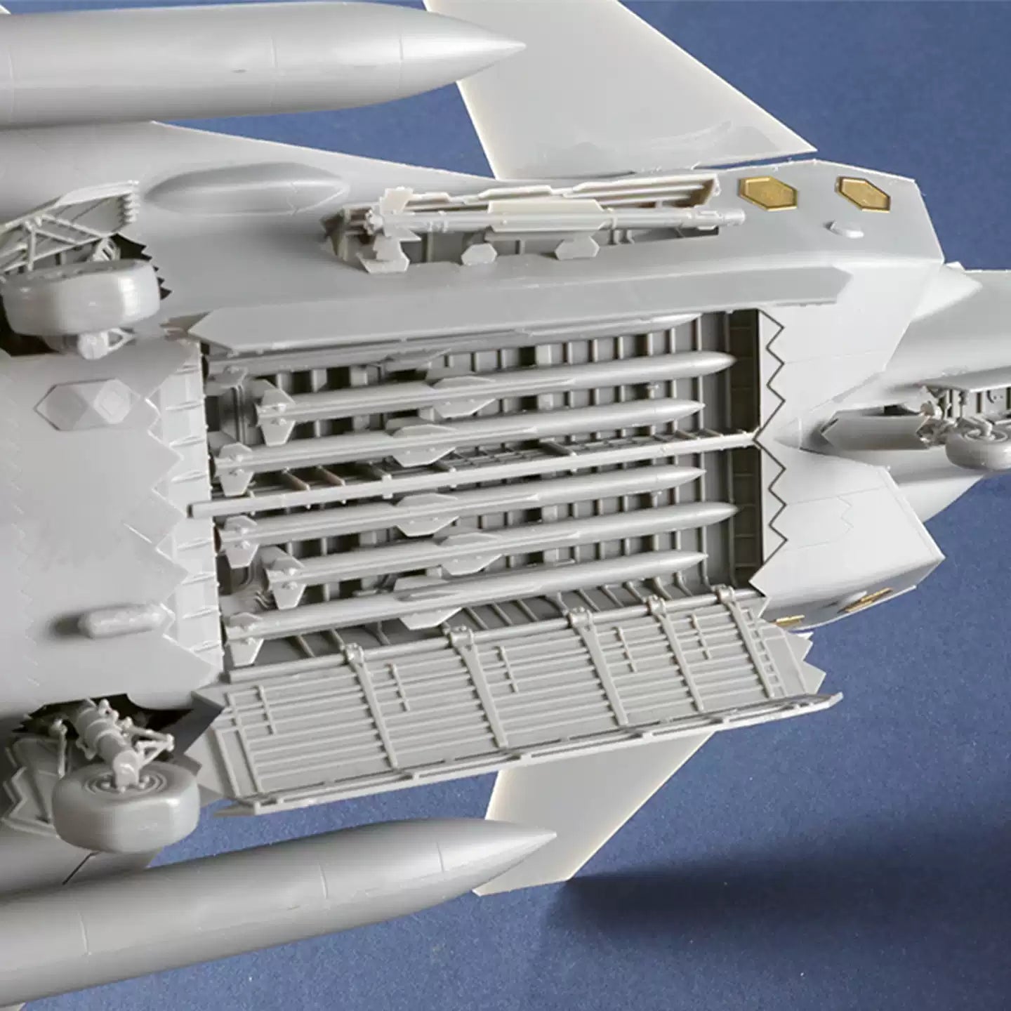 Trumpeter 05864 1:48 Chinese J-20S Mighty Dragon Fighter Aircraft  Model Kit