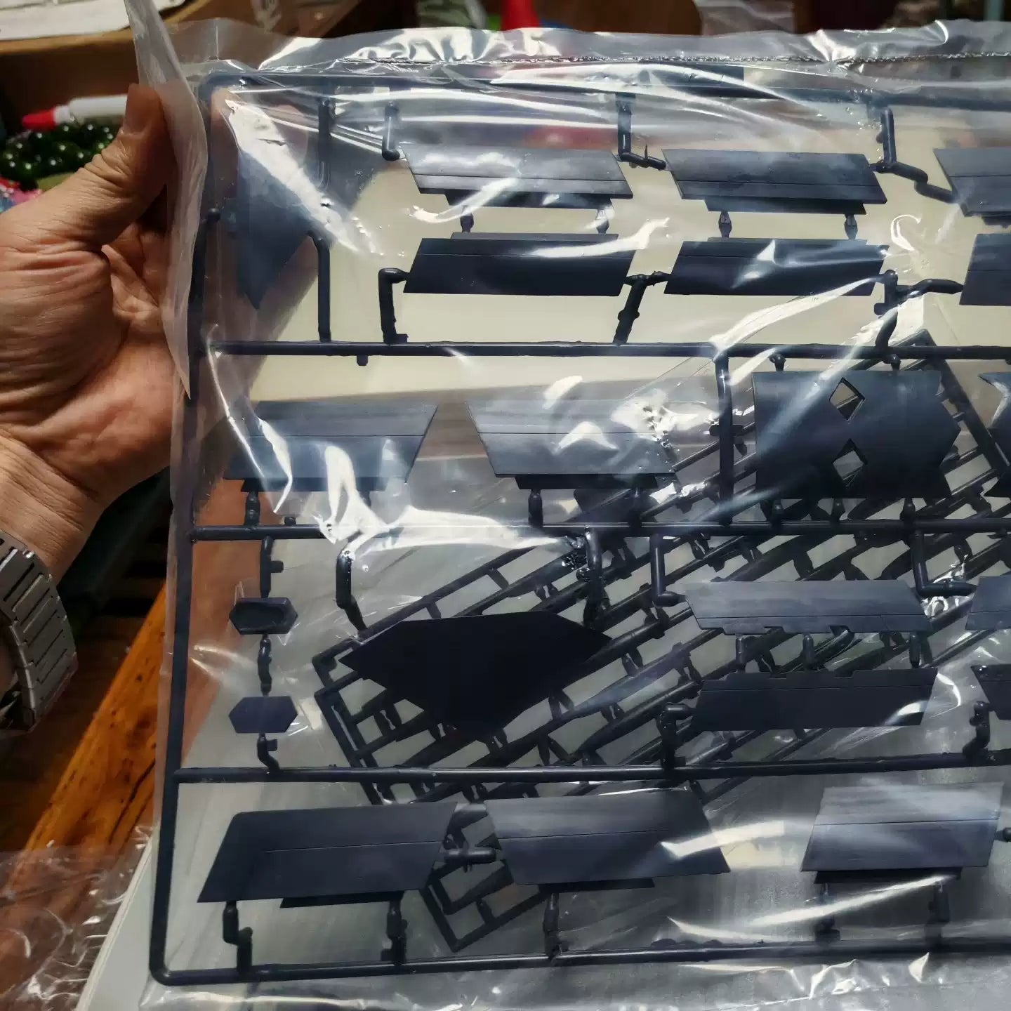Collect Model UA72201 1/72 USAF B-2A Spirit Stealth Bomber Model Kit