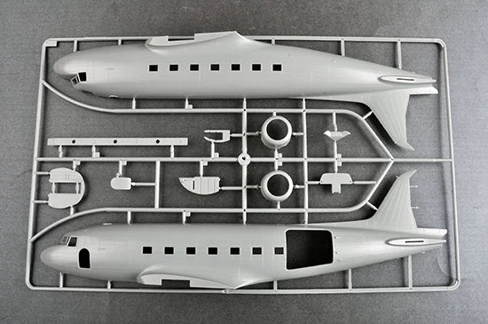 Trumpeter 05813 1/48 DC-3 TRANSPORT PLANE Model Kit