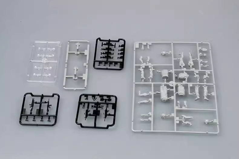 U.S. Armor Crewman & Infantry 1/35 Model Kit | Trumpeter 00424