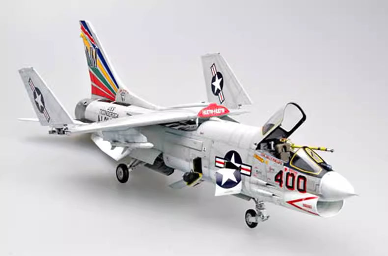Trumpeter 1/32 02272 F-8E Crusader Aircraft