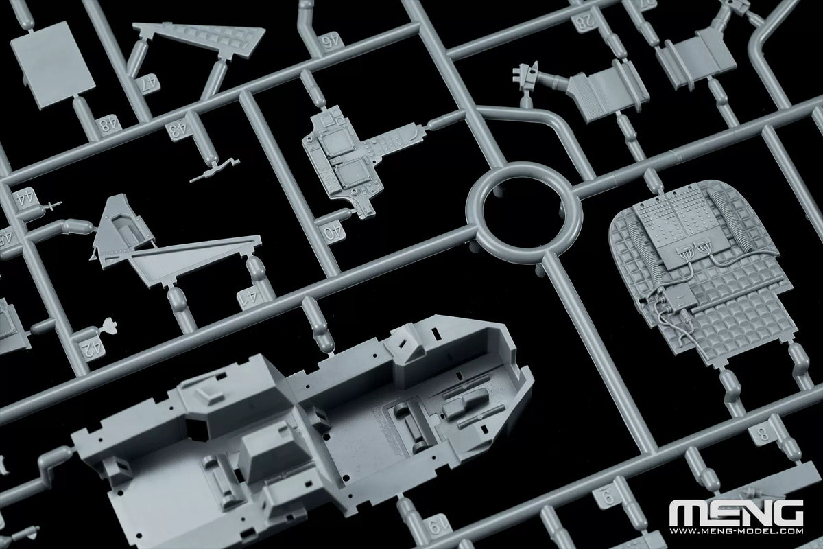 Discover the MENG QS-004 AH-64D APACHE 1/35 model kit 