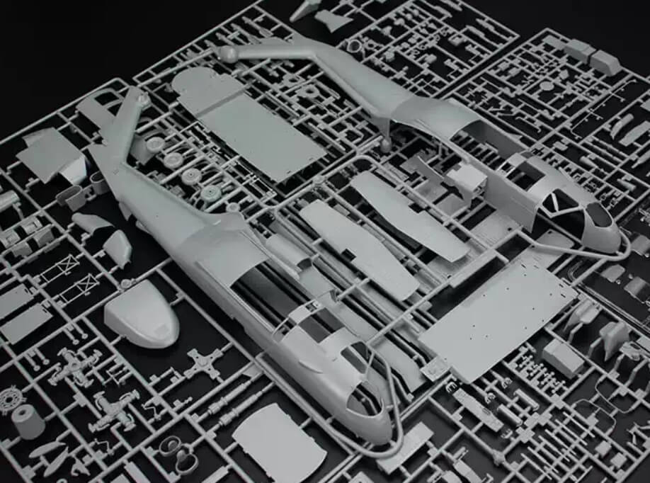 1/35 AH-60L DAP Black Hawk Helicopter Model Kit | Academy 12115