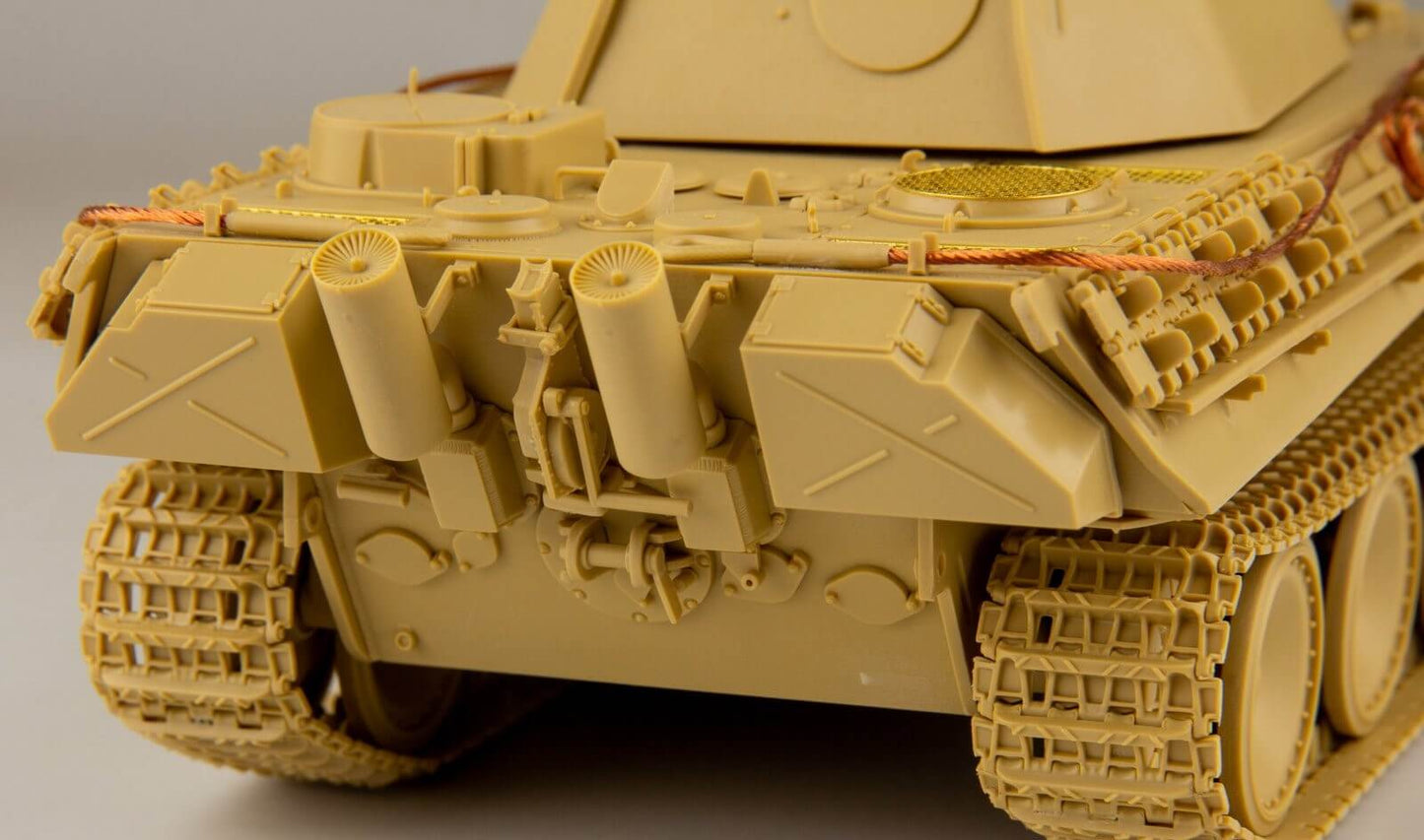 TAKOM 35001 1/35 Panther Ausf.G Late (Blitz Super) Tank Model Kit