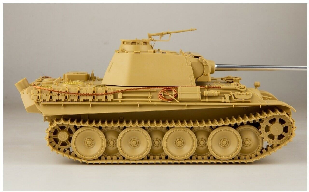 TAKOM 35001 1/35 Panther Ausf.G Late (Blitz Super) Tank Model Kit