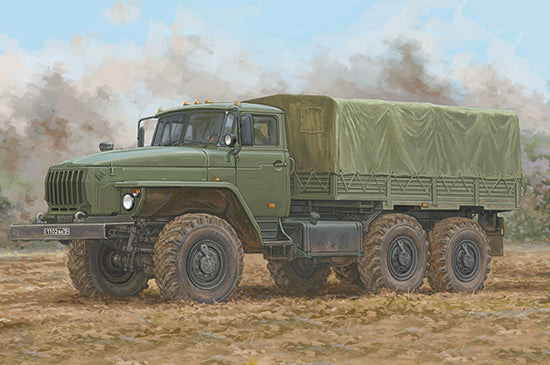 Trumpeter 01072 1:3 5 Russian URAL-4320 Plastic model kit New