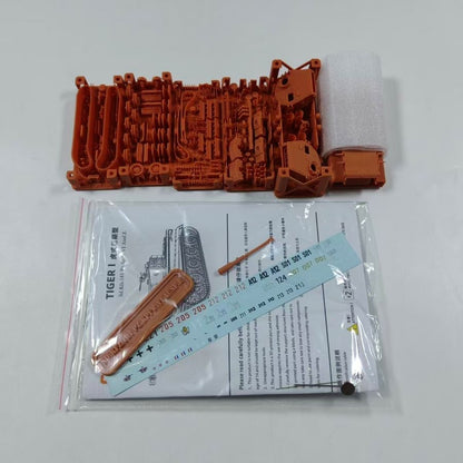 Refine 2005 1/72 TIGER I Ausf.E (Late/Command Type 2 options) Tank Resin Kit